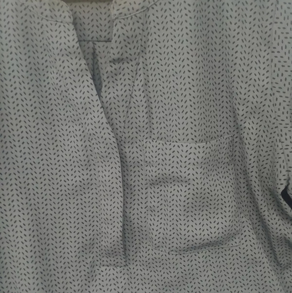 Women's Apt. 9 Roll Up Top Gray & Black Pattern M. - Picture 2 of 4